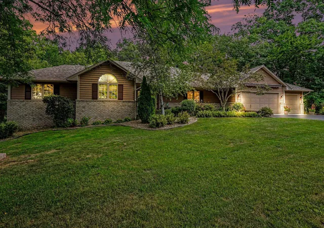 2nd image of 2003 Safari Heights Trl, Saint Paul, MN 55122 | MLS# 7126067