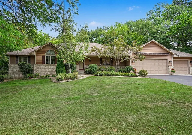 3rd image of 2003 Safari Heights Trl, Saint Paul, MN 55122 | MLS# 7126067
