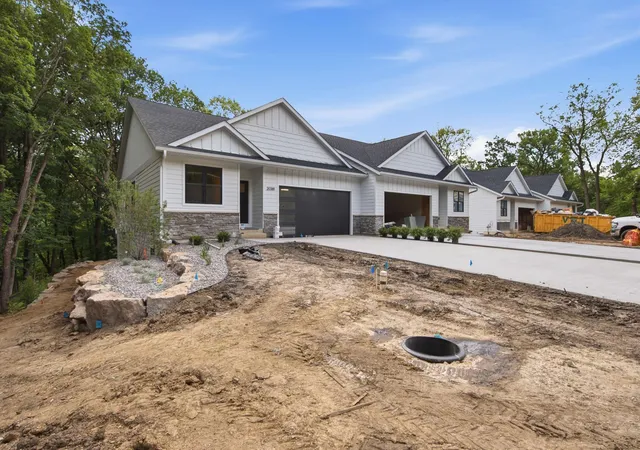 Photo 2 of Townhouse for sale at 20389 Excelsior Blvd, Excelsior, MN 55331 | MLS# 7126071 | Listing updated on 2026-08-12
