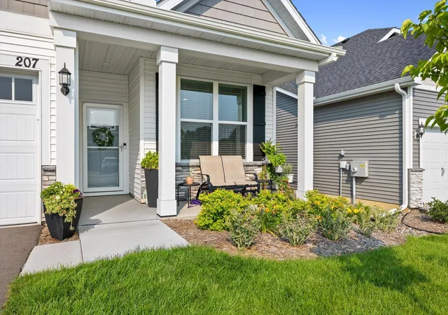 2nd image of 207 Liberty Heights Dr, Chaska, MN 55318 | MLS# 7126080
