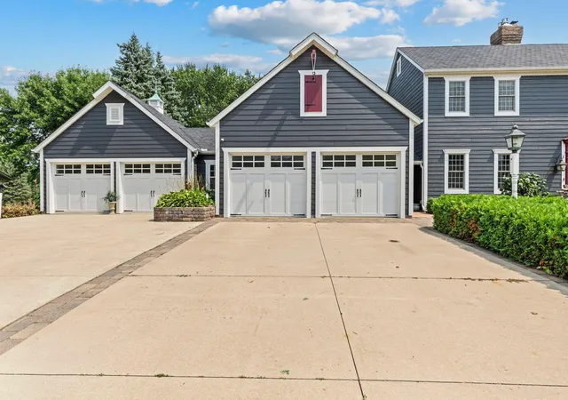 2nd image of 1001 Windcrest Dr Se, New Prague, MN 56071 | MLS# 7126098
