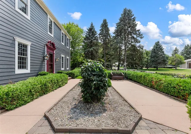 Photo 3 of Single family home for sale at 1001 Windcrest Dr Se, New Prague, MN 56071 | MLS# 7126098 | Listing updated on 2026-08-31