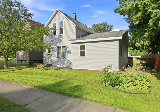1st image of 2009 Washington Ave, Superior, WI 54880 | MLS# 7126105