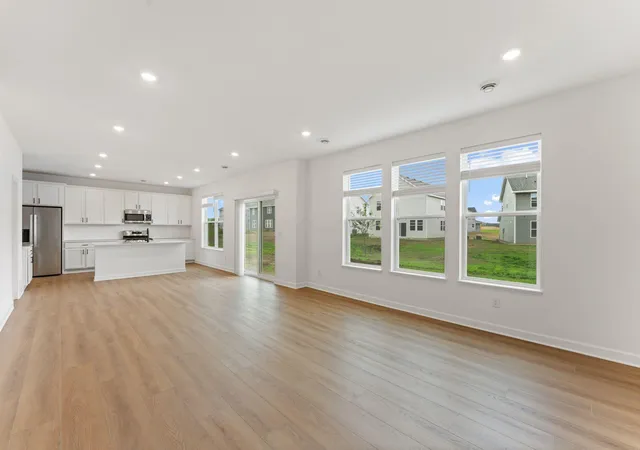 Photo 4 of Single family home for sale at 18365 Gladiator Dr, Lakeville, MN 55044 | MLS# 7126107 | Listing updated on 2026-09-15