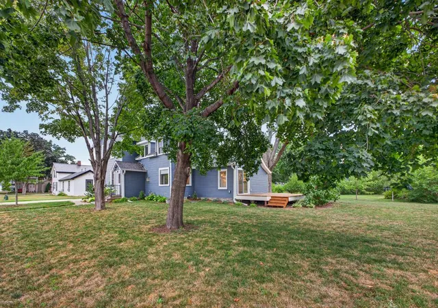 image of 809 S Prairie St, Lake City, MN 55041 | MLS# 7126122