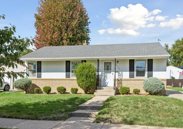 Photo 1 of Single family home for sale at 2047 Morgan Ave, Saint Paul, MN 55116 | MLS# 7126123 | Listing updated on 2026-10-07