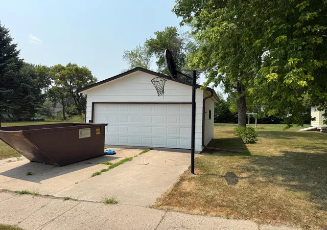 3rd image of 114 3Rd St N, Fairmount, ND 58030 | MLS# 7126125