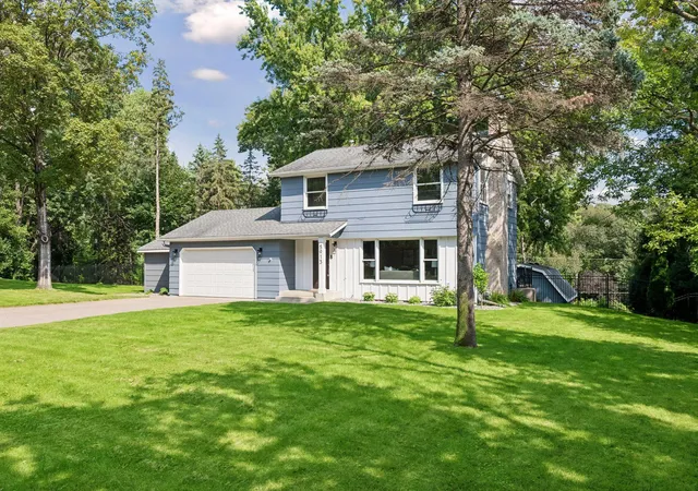Photo 2 of Sale Pending at 5913 Woodland Cir, Minnetonka, MN 55345 | MLS# 7126131 | Listing updated on 2026-09-06
