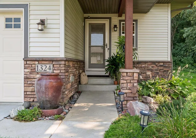 Photo 4 of Sale Pending at 1324 Lylewood Pkwy, Carver, MN 55315 | MLS# 7126138 | Listing updated on 2026-08-27