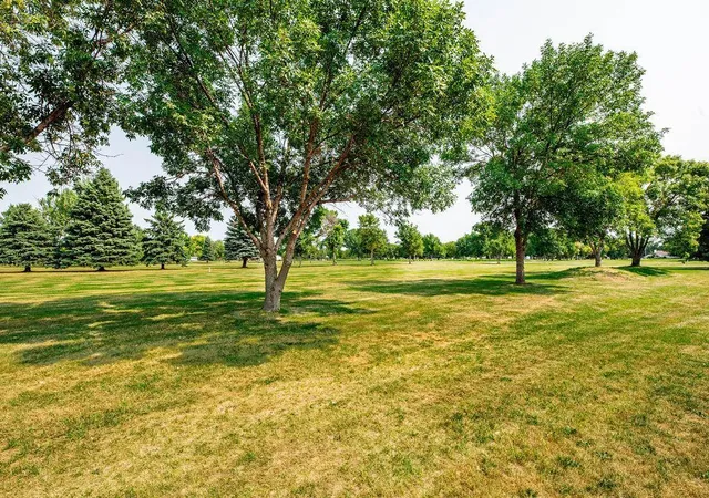 3rd image of 202 Fairway Dr, Casselton, ND 58012 | MLS# 7126139