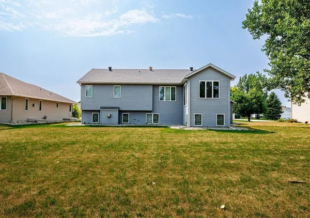 5th image of 202 Fairway Dr, Casselton, ND 58012 | MLS# 7126139