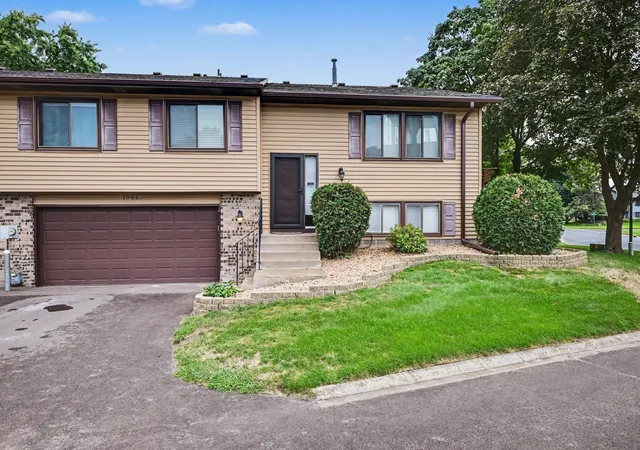 1st image of 1086 122nd Ave Ne, Minneapolis, MN 55434 | MLS# 7126150