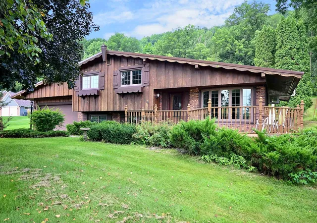 Photo 1 of Single family home for sale at 118 S Church St, Peterson, MN 55962 | MLS# 7126169 | Listing updated on 2026-08-31