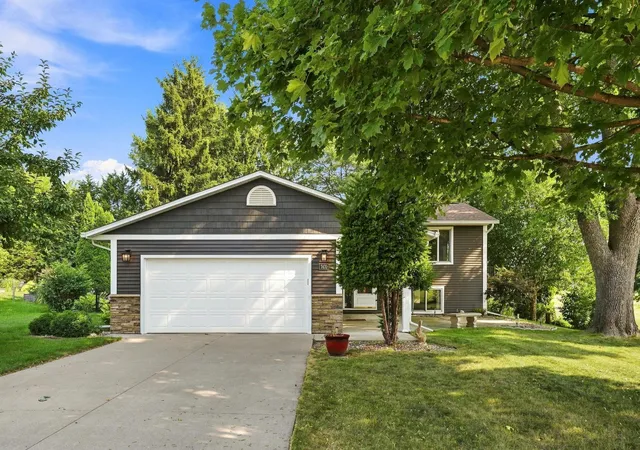1st image of 7470 Upper 26th St, Saint Paul, MN 55128 | MLS# 7126171