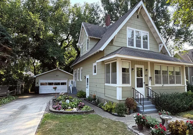 1st image of 421 W Vernon Ave, Fergus Falls, MN 56537 | MLS# 7126176
