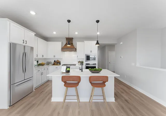 Photo 3 of Single family home for sale at 2141 Bluff Hts Dr, Shakopee, MN 55379 | MLS# 7126210 | Listing updated on 2026-09-21