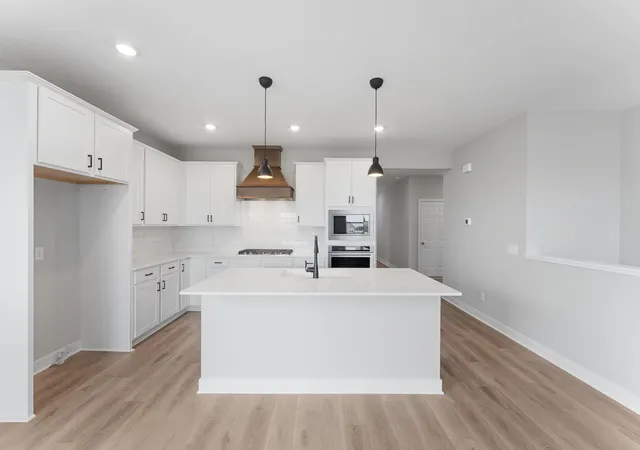 Photo 3 of Single family home for sale at 2141 Bluff Hts Dr, Shakopee, MN 55379 | MLS# 7126210 | Listing updated on 2026-09-21
