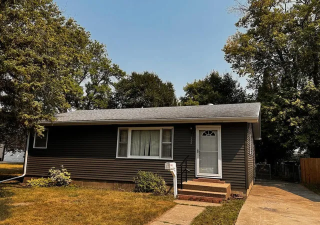 1st image of 706 20th St N, Moorhead, MN 56560 | MLS# 7126212