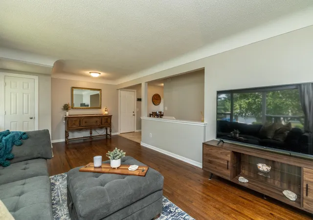 Photo 5 of Single family home for sale at 2509 W 140th Street, Burnsville, MN 55337 | MLS# 7126218 | Listing updated on 2026-08-21