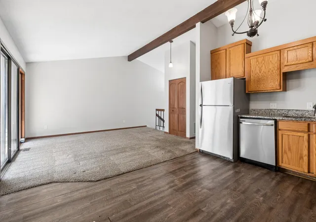 Photo 4 of Sale Pending at 6371 Aspenwood Plz, Saint Paul, MN 55125 | MLS# 7126219 | Listing updated on 2026-08-26