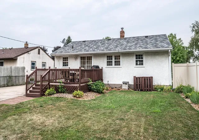2nd image of 214 Poplar St E, South Saint Paul, MN 55075 | MLS# 7126233