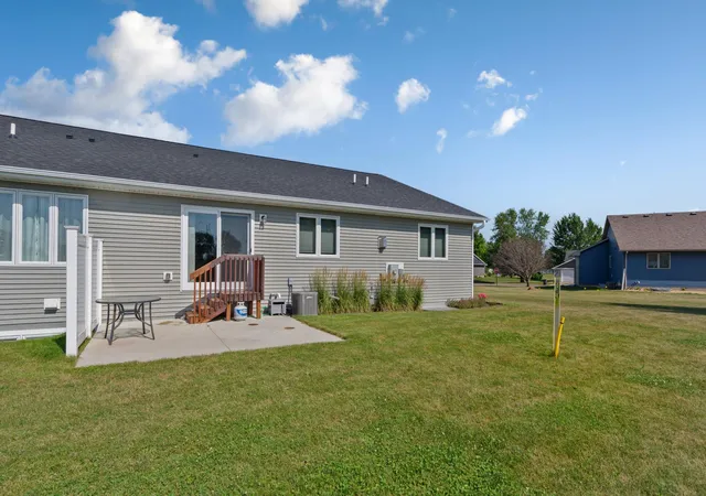 Photo 3 of Single family home for sale at 611 Mari Dean Blvd #6, Lake Crystal, MN 56055 | MLS# 7126244 | Listing updated on 2026-09-26