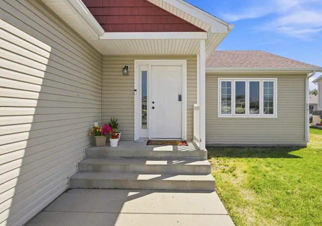 Photo 3 of Sale Pending at 3650 Taylor St S, Fargo, ND 58104 | MLS# 7126286 | Listing updated on 2026-09-06