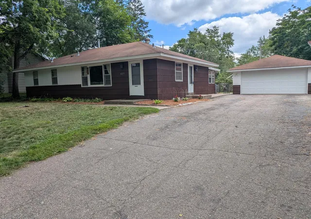 2nd image of 10213 Wentworth Ave S, Bloomington, MN 55420 | MLS# 7126293