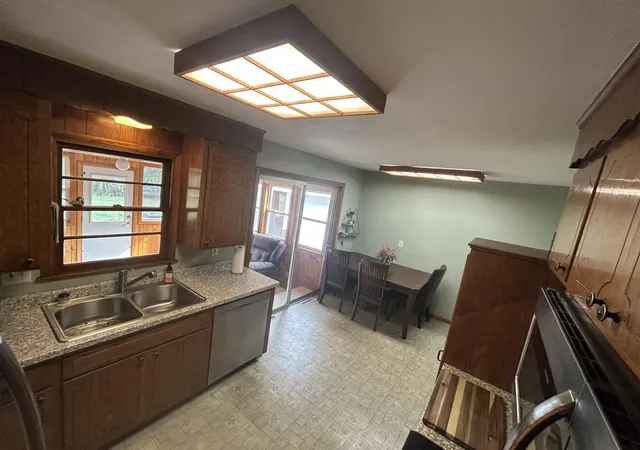 Photo 3 of Sale Pending at 10213 Wentworth Ave S, Bloomington, MN 55420 | MLS# 7126293 | Listing updated on 2026-10-02