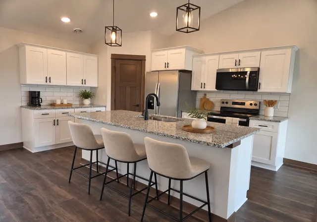 Photo 3 of Single family home for sale at 350 Stoneridge Ln Ne, Owatonna, MN 55060 | MLS# 7126296 | Listing updated on 2026-10-15