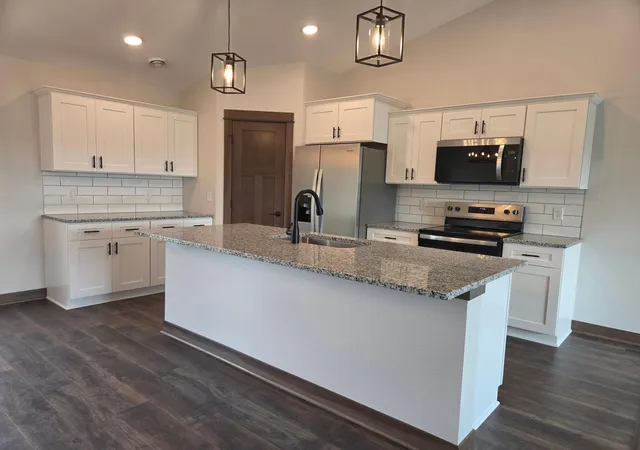 Photo 3 of Single family home for sale at 350 Stoneridge Ln NE, Owatonna, MN 55060 | MLS# 7126296 | Listing updated on 2026-10-15