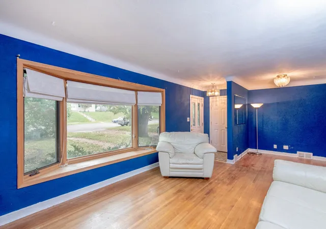Photo 2 of Single family home for sale at 1359 Sumner St, Saint Paul, MN 55116 | MLS# 7126298 | Listing updated on 2026-10-05