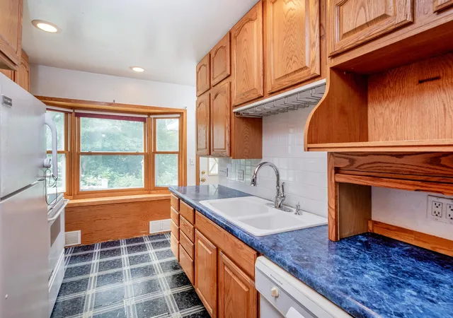 Photo 4 of Single family home for sale at 1359 Sumner St, Saint Paul, MN 55116 | MLS# 7126298 | Listing updated on 2026-10-05