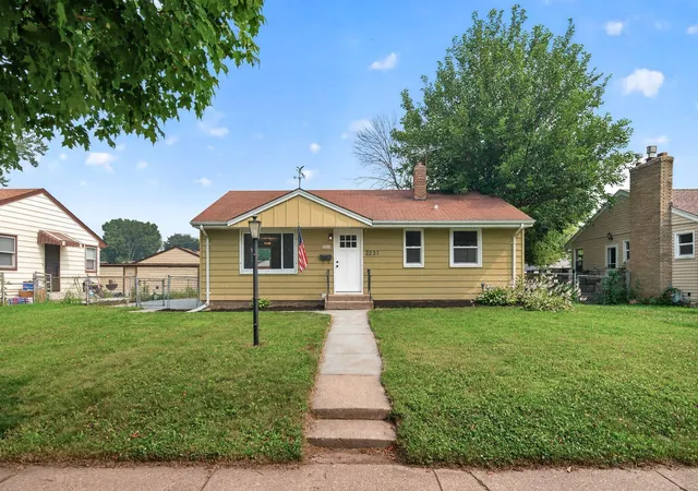 Photo 3 of Sale Pending at 2231 Maryland Ave E, Saint Paul, MN 55119 | MLS# 7126300 | Listing updated on 2026-08-24