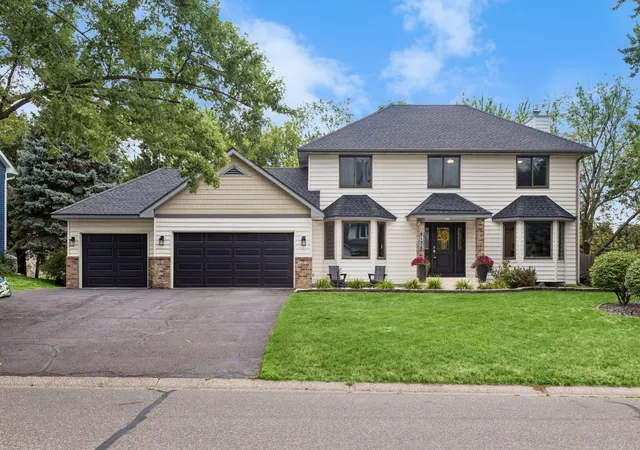Photo 1 of Sale Pending at 9136 Pinehurst Rd, Saint Paul, MN 55125 | MLS# 7126326 | Listing updated on 2026-08-27