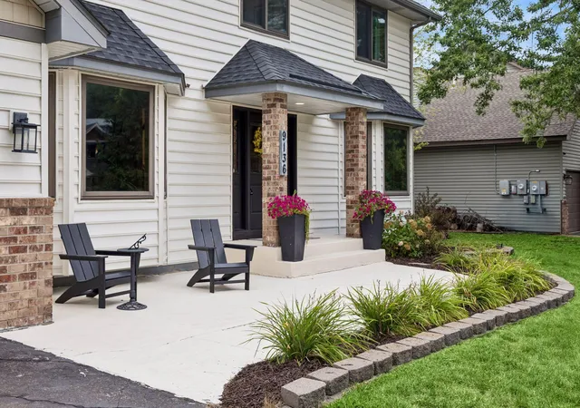 Photo 3 of Sale Pending at 9136 Pinehurst Rd, Saint Paul, MN 55125 | MLS# 7126326 | Listing updated on 2026-08-27
