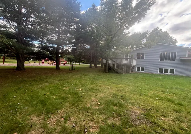 Photo 3 of Single family home for sale at 469 Campbell Ln Nw, Hutchinson, MN 55350 | MLS# 7126336 | Listing updated on 2026-09-24