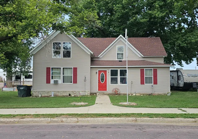 1st image of 107 2nd Ave E, Lamberton, MN 56152 | MLS# 7126345