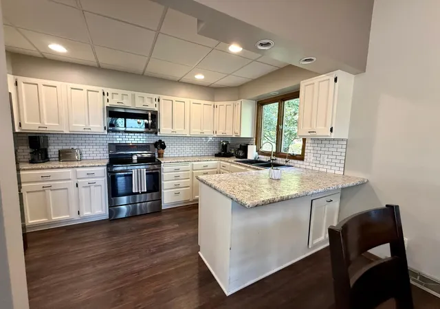 Photo 3 of Single family home for sale at 801 Sunrise Blvd, Redwood Falls, MN 56283 | MLS# 7126354 | Listing updated on 2026-09-30