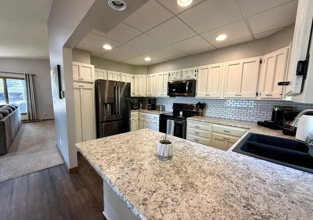 Photo 4 of Single family home for sale at 801 Sunrise Blvd, Redwood Falls, MN 56283 | MLS# 7126354 | Listing updated on 2026-09-30