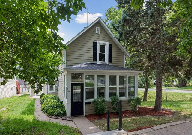 Photo 1 of Sale Pending at 933 Ramsey St, Hastings, MN 55033 | MLS# 7126358 | Listing updated on 2026-08-16