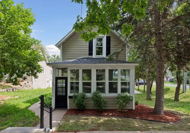 Photo 2 of Sale Pending at 933 Ramsey St, Hastings, MN 55033 | MLS# 7126358 | Listing updated on 2026-08-16