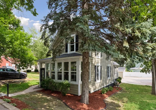 Photo 3 of Sale Pending at 933 Ramsey St, Hastings, MN 55033 | MLS# 7126358 | Listing updated on 2026-08-16