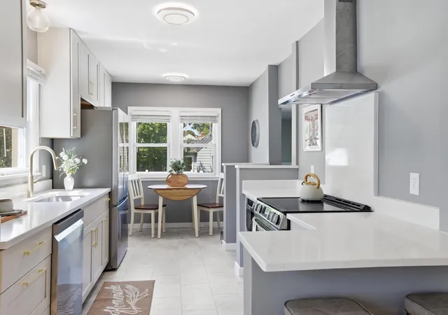 2nd image of 5904 Minnetonka Blvd, Minneapolis, MN 55416 | MLS# 7126369