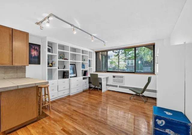 Photo 2 of Condo for sale at 1912 Dupont Ave S #105, Minneapolis, MN 55403 | MLS# 7126375 | Listing updated on 2026-09-29