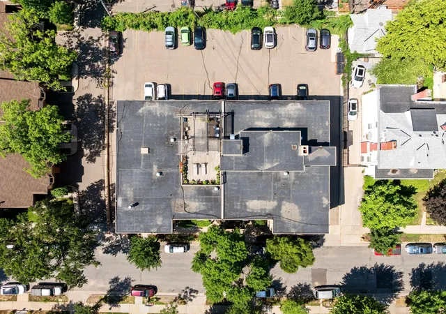 32nd image of 1912 Dupont Ave S #105, Minneapolis, MN 55403 | MLS# 7126375