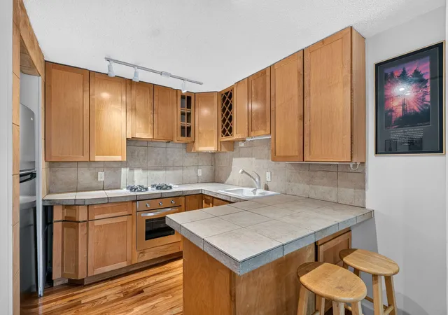 Listing Photo 4 - Condo for sale in building located at 1912 Dupont Ave S, Minneapolis, MN 55403 - Unit #105