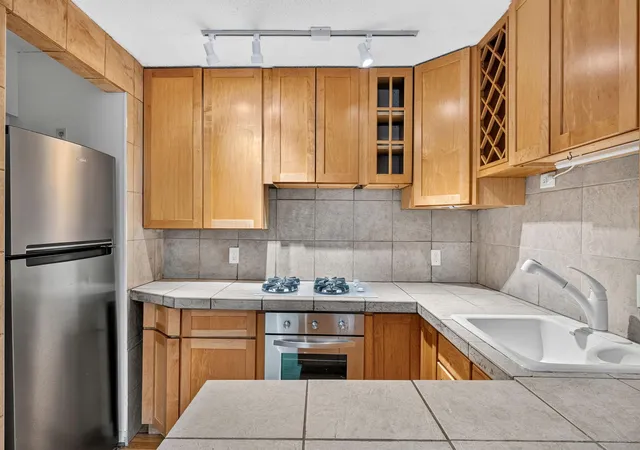 Photo 4 of Condo for sale at 1912 Dupont Ave S #105, Minneapolis, MN 55403 | MLS# 7126375 | Listing updated on 2026-09-29