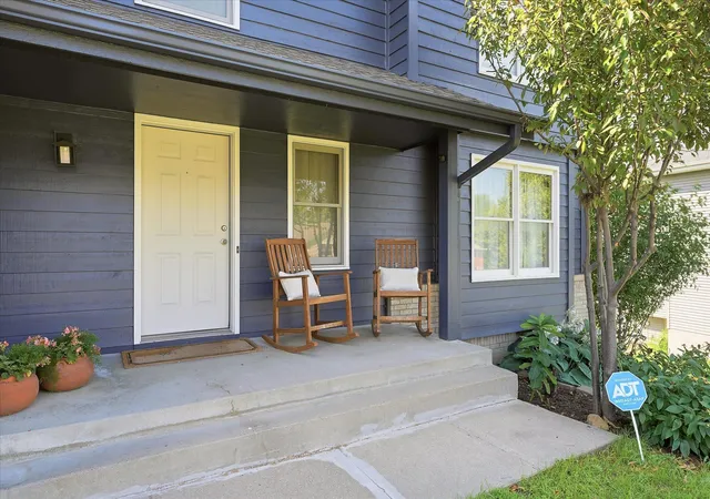 Photo 3 of Sale Pending at 20955 Jamestown Ave, Lakeville, MN 55044 | MLS# 7126403 | Listing updated on 2026-09-29