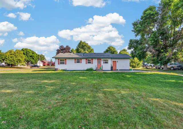 2nd image of 515 Sw 9th St Sw, Braham, MN 55006 | MLS# 7126405